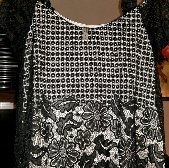 Lace top - Picture 2 of 3